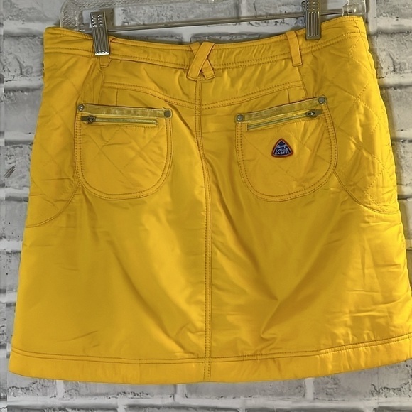 Louis Castel Women’s yellow skort, roughly size 8 women’s - Picture 2 of 8